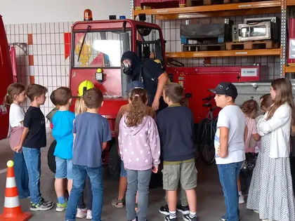 Ferienbetreuung der VS bei der Feuerwehr 4